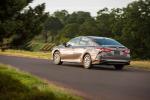 Toyota Camry Hybrid LE 2017 года (NA)
